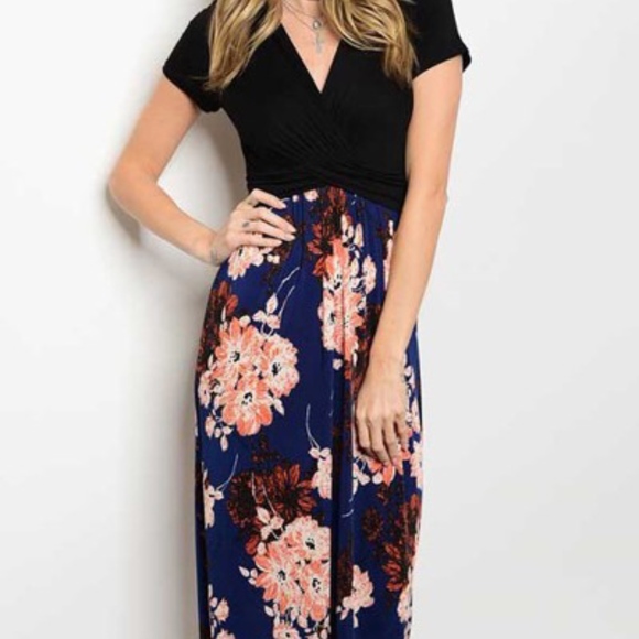 Gilli Dresses & Skirts - Short Sleeve Maxi Dress